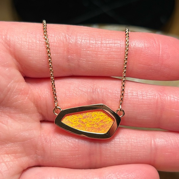 Kendra Scott Cami Necklace in Rose Gold & Coral Kyocera Opal - Picture 15 of 16